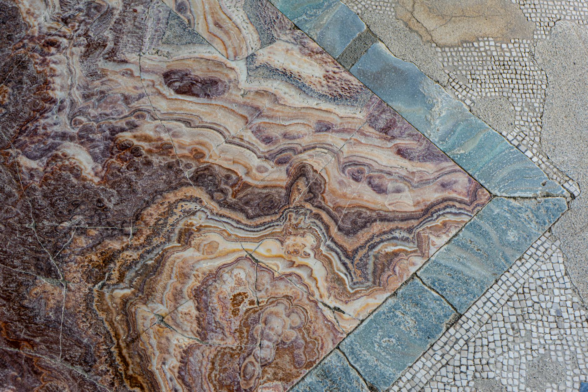 Pavement cosmatesque romain