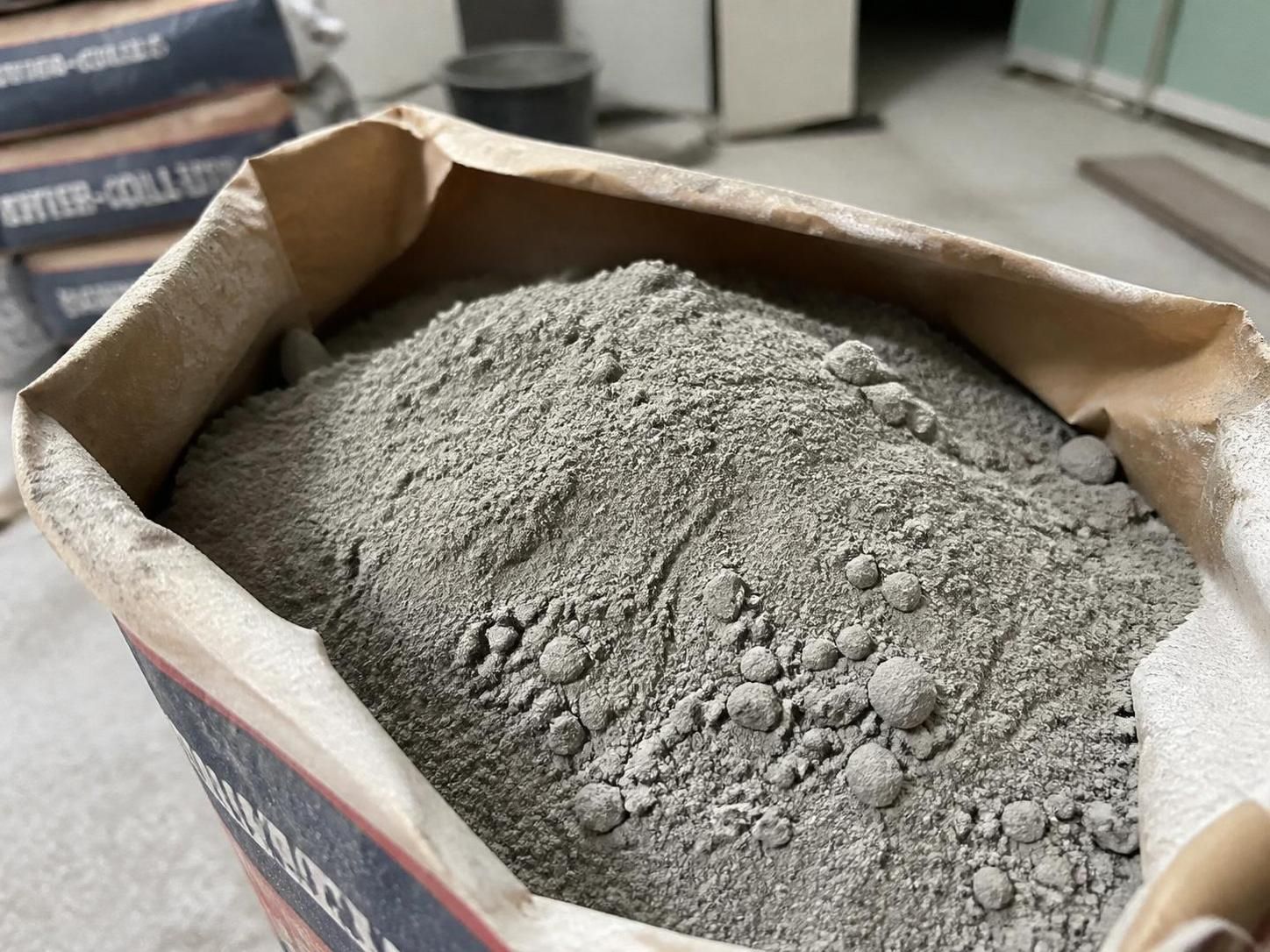 découvrez comment choisir la colle à carrelage idéale en comprenant sa composition, pour garantir une fixation durable et adaptée à vos besoins.