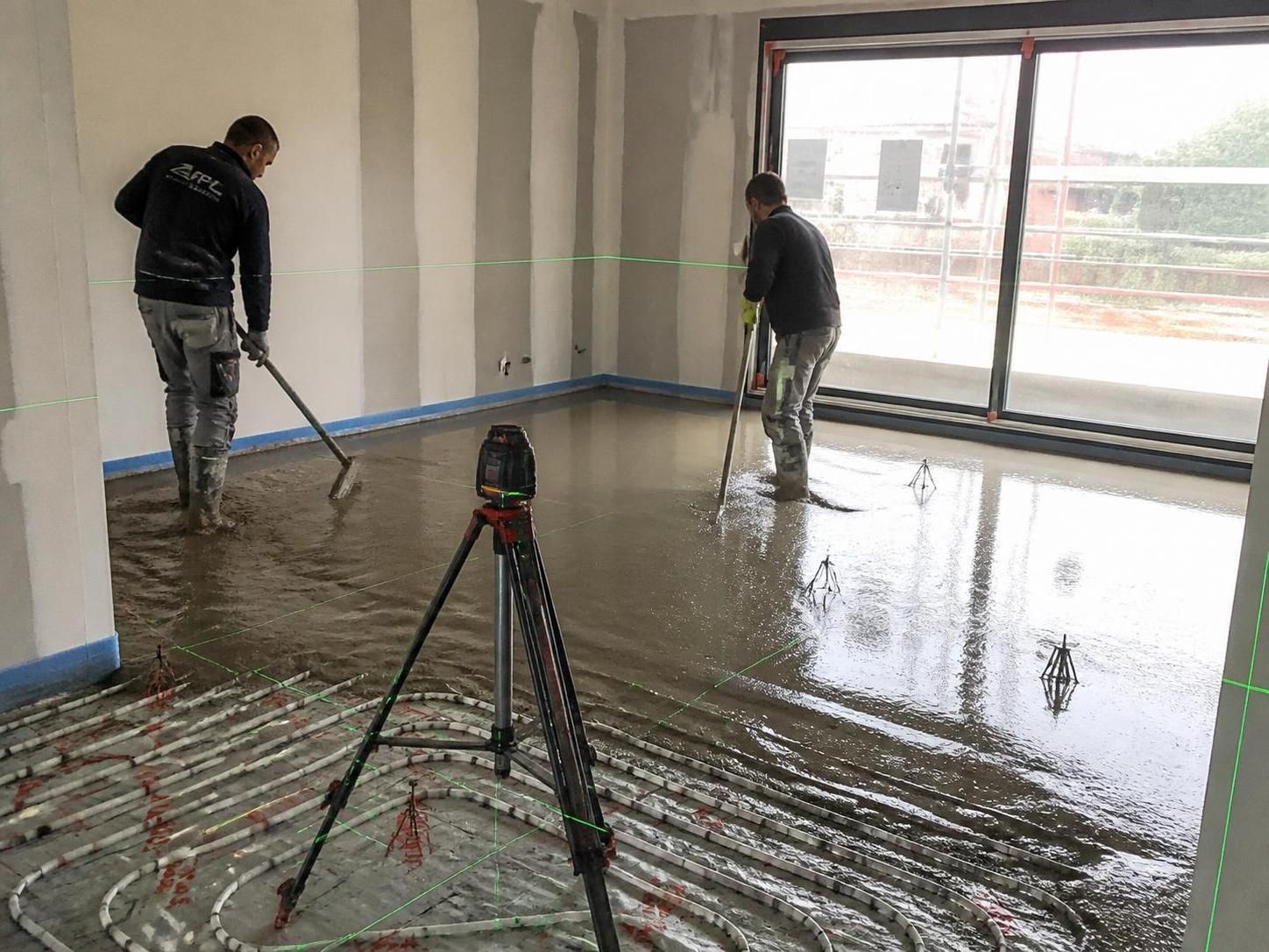 calculez rapidement le volume et la quantité de mortier nécessaires pour une chape liquide, grâce à notre guide pratique et précis.