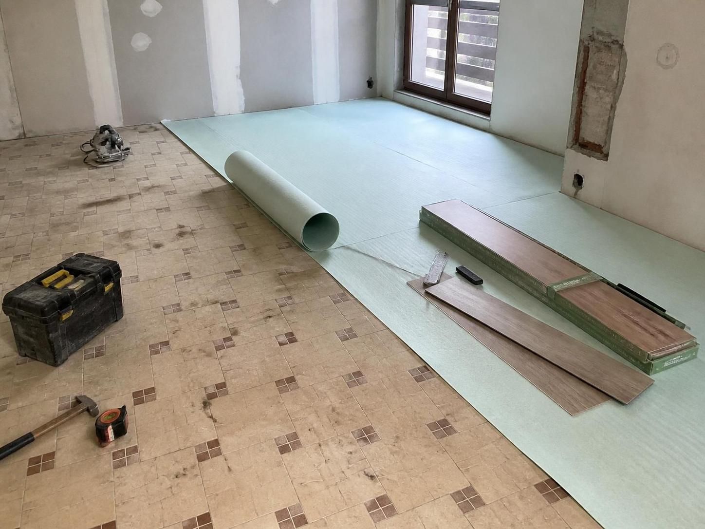 découvrez comment poser facilement du sol stratifié sur du carrelage grâce à notre guide pratique étape par étape. conseils, outils et astuces pour réussir votre rénovation.
