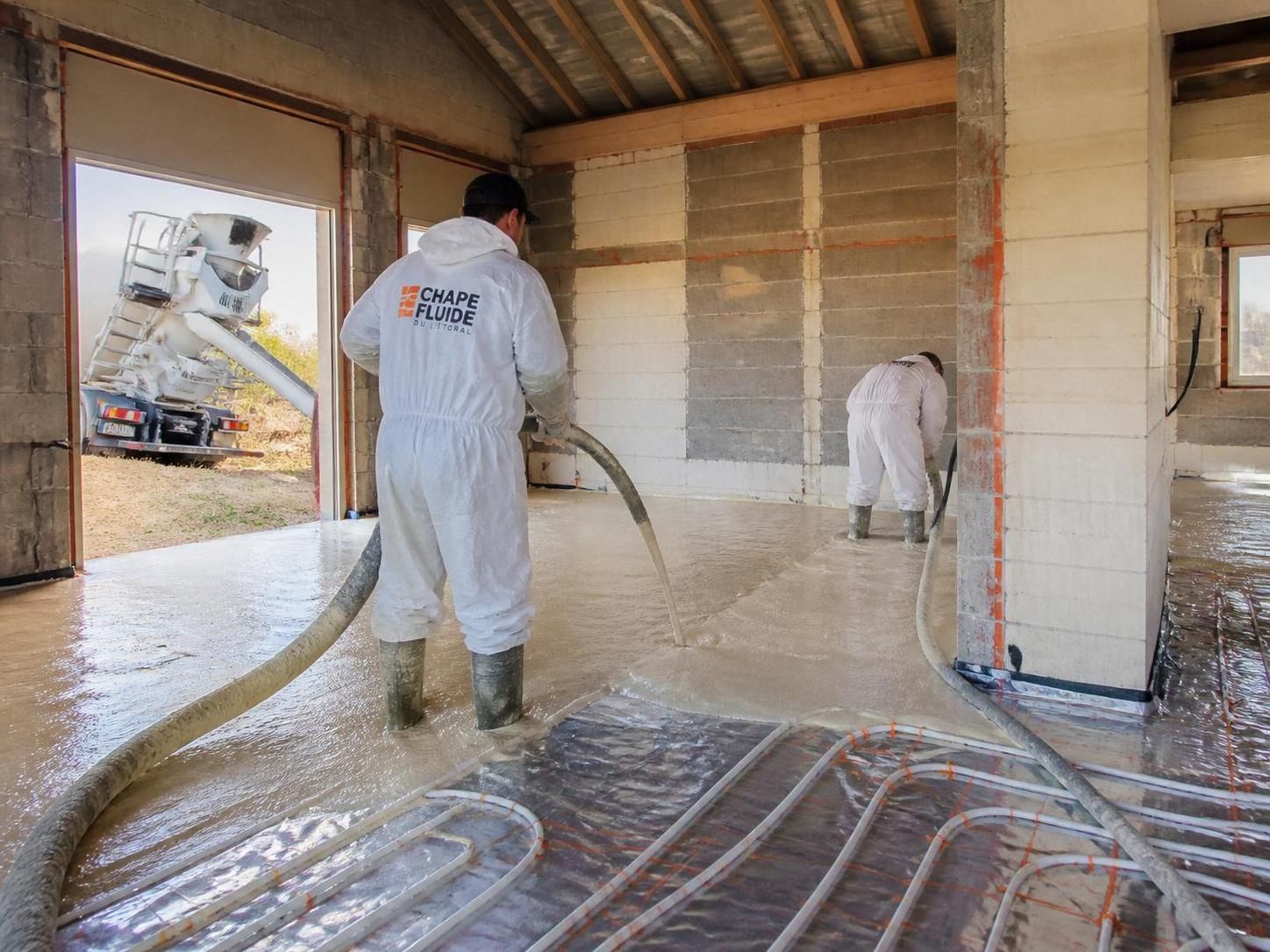 le prix au m² d'une chape polyuréthane, ses avantages, et les facteurs qui influencent son coût pour bien préparer votre projet de rénovation ou construction.