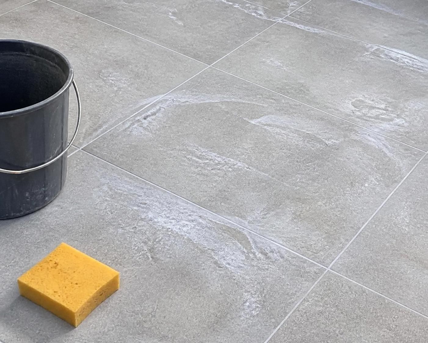 découvrez comment enlever efficacement la laitance d'un carrelage en utilisant du vinaigre blanc, une méthode naturelle et économique pour restaurer la beauté de vos sols.