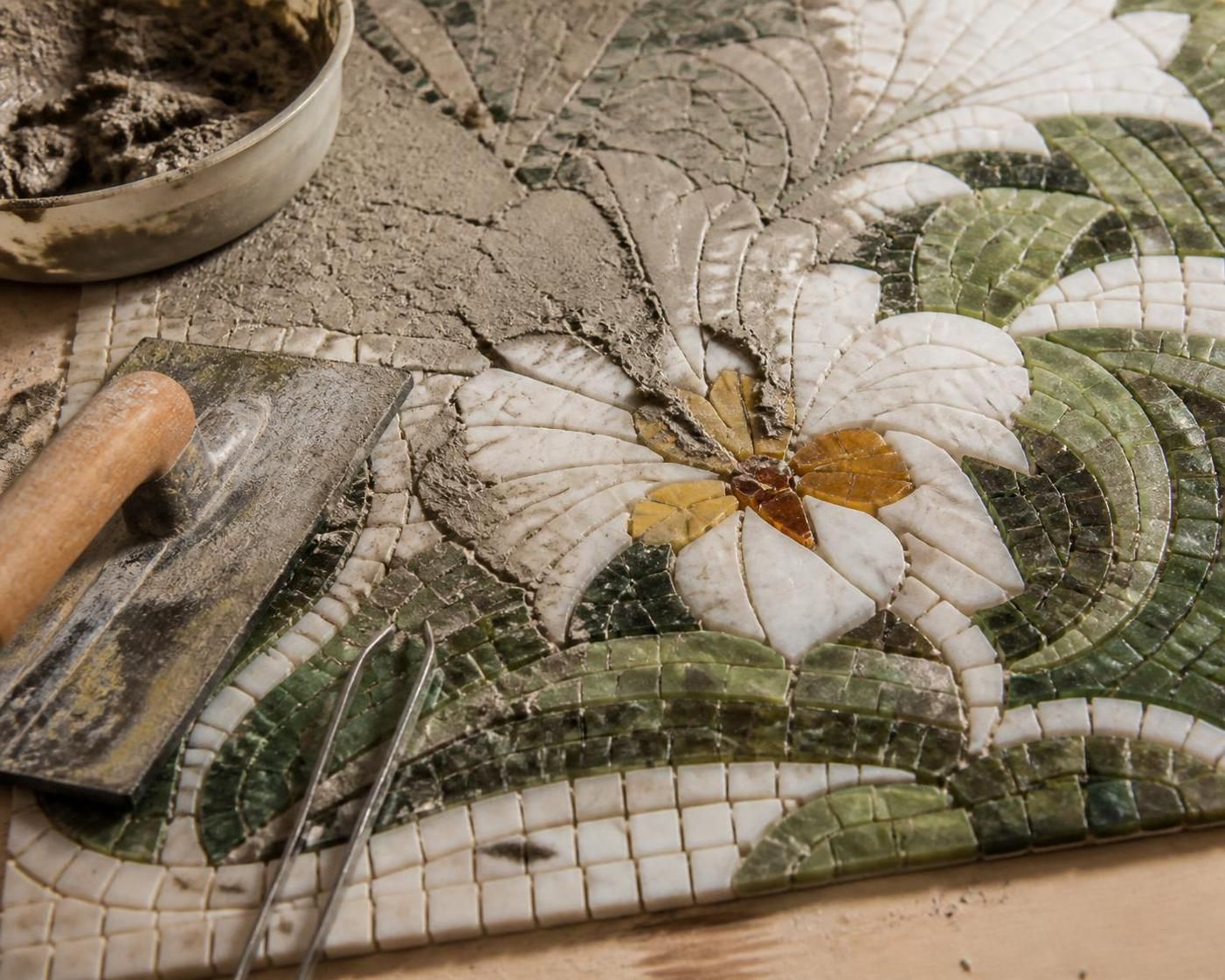 apprenez étape par étape comment réaliser les joints d'une mosaïque parfaitement alignés et durables pour sublimer vos créations artistiques.