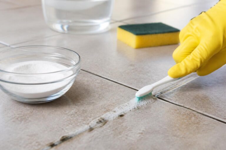 découvrez comment nettoyer efficacement les joints de carrelage avec du percarbonate de soude pour retrouver des surfaces impeccables et éclatantes.