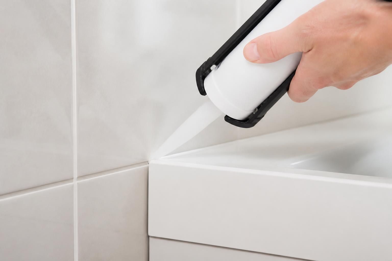 découvrez quand poser un joint silicone avant ou après le joint de carrelage pour une finition parfaite et une meilleure étanchéité.