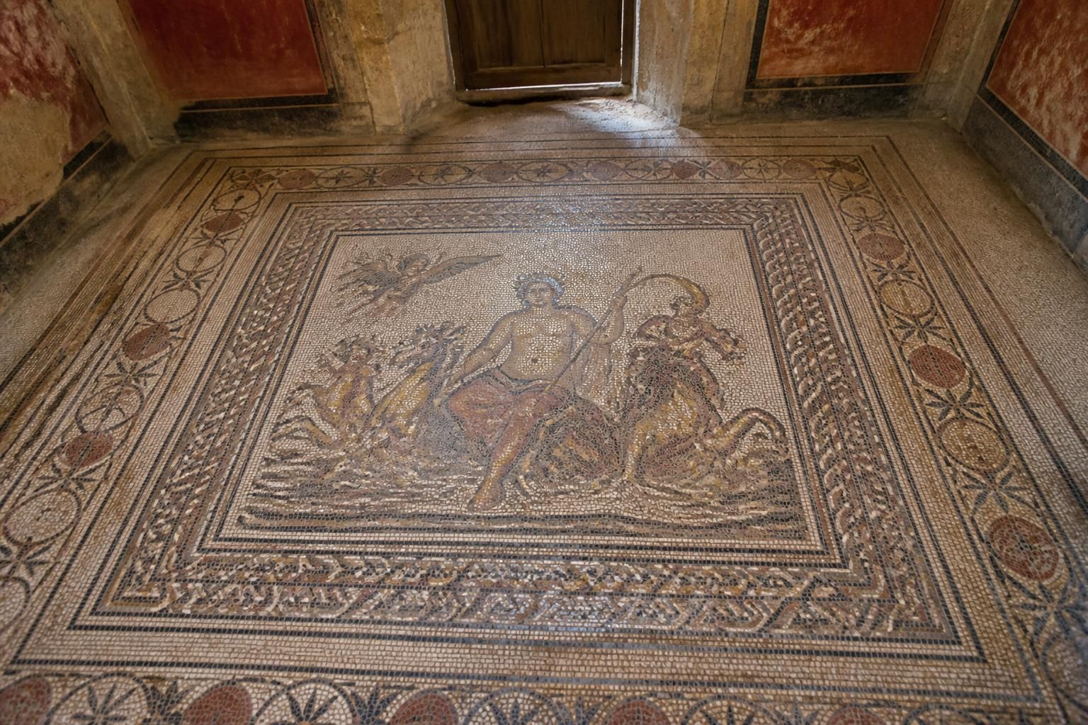 découvrez les techniques de création et les motifs emblématiques des mosaïques romaines au sol, un art décoratif emblématique de l'antiquité.