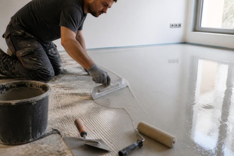 découvrez si un ragréage peut être appliqué sur une surface avec de la colle à carrelage, et apprenez les bonnes pratiques pour réussir vos travaux de rénovation.