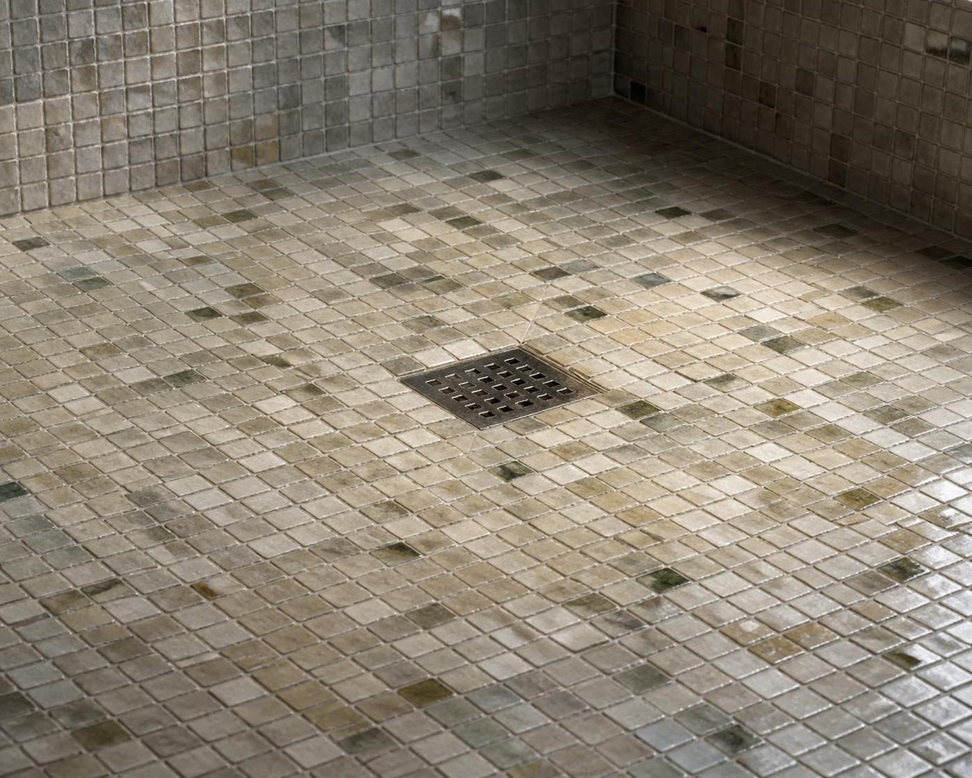 la méthode complète pour poser de la mosaïque dans une douche italienne, étape par étape, pour un résultat esthétique et durable.