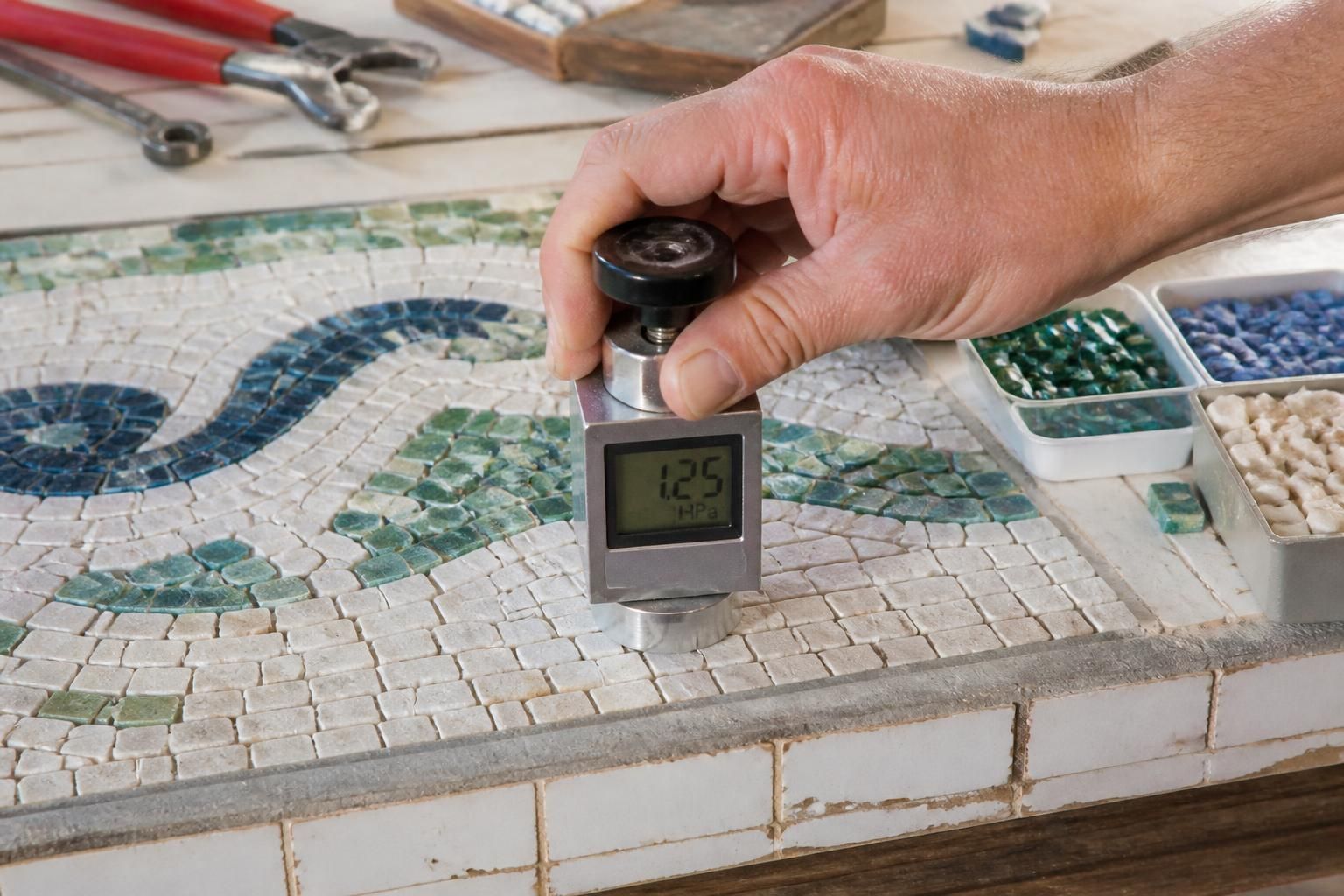 découvrez si poser de la mosaïque sur un carrelage existant est une opération réalisable, les étapes à suivre et les conseils pour réussir votre rénovation.