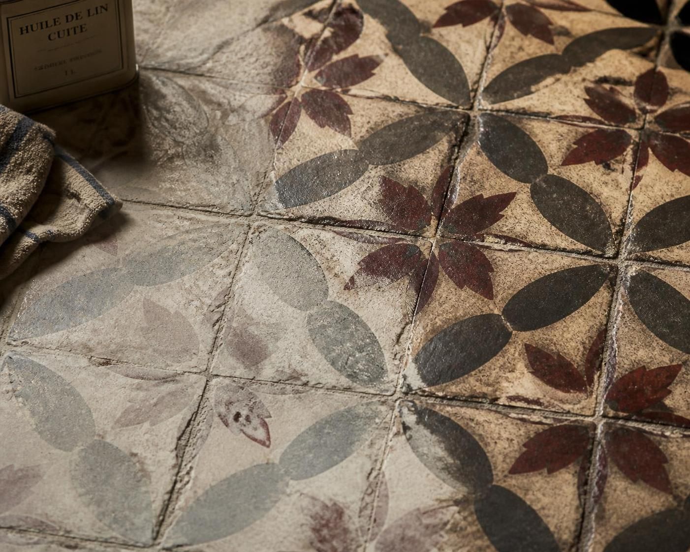 découvrez comment utiliser l'huile de lin pour protéger et entretenir vos carreaux de ciment, en préservant leur beauté et leur durabilité.