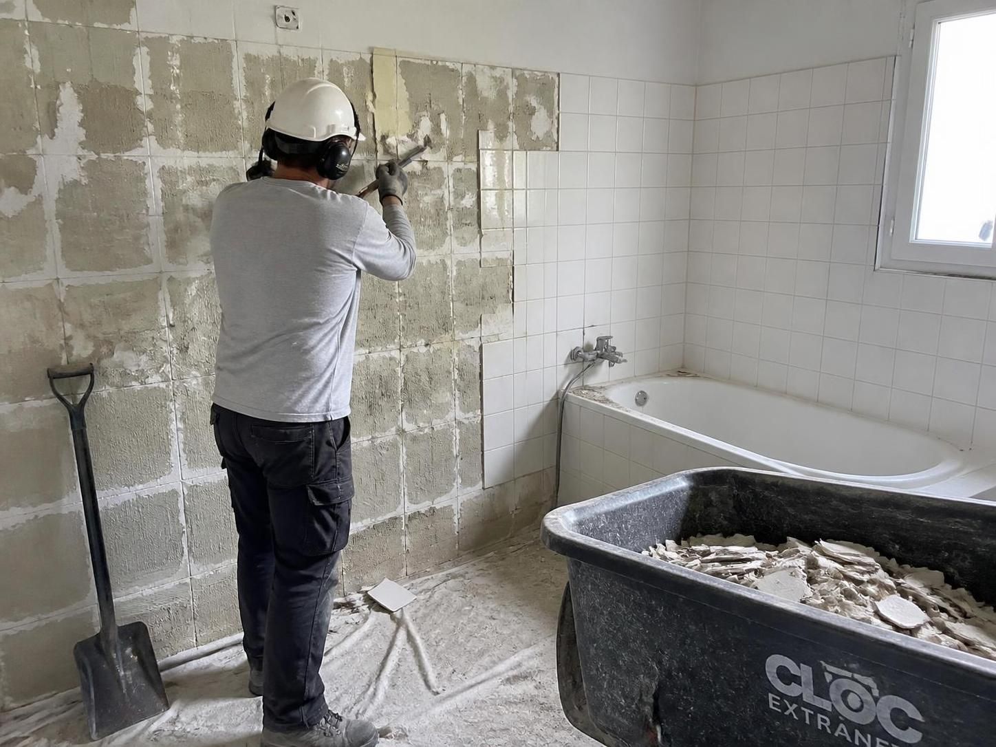 les prix pour enlever du carrelage mural et obtenez des conseils pour un retrait efficace et sans dommage de vos murs.