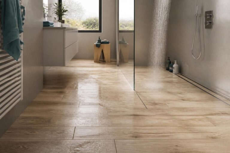 découvrez les avantages et inconvénients du carrelage imitation parquet dans une douche italienne pour une salle de bain à la fois esthétique et pratique.